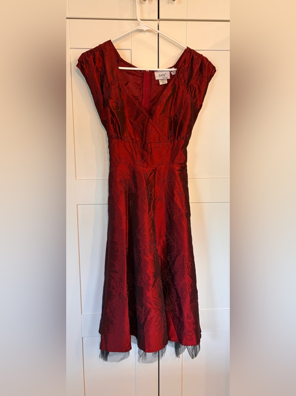 vintage Jody Fitted Embroidered Midi Dress in Deep Red